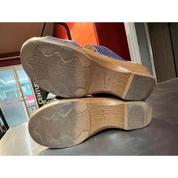 Dansko Women’s Sandals Size 39 US 8.5-9 Wedge Heel Blue Buckle Strappy Comfort - Picture 9 of 9